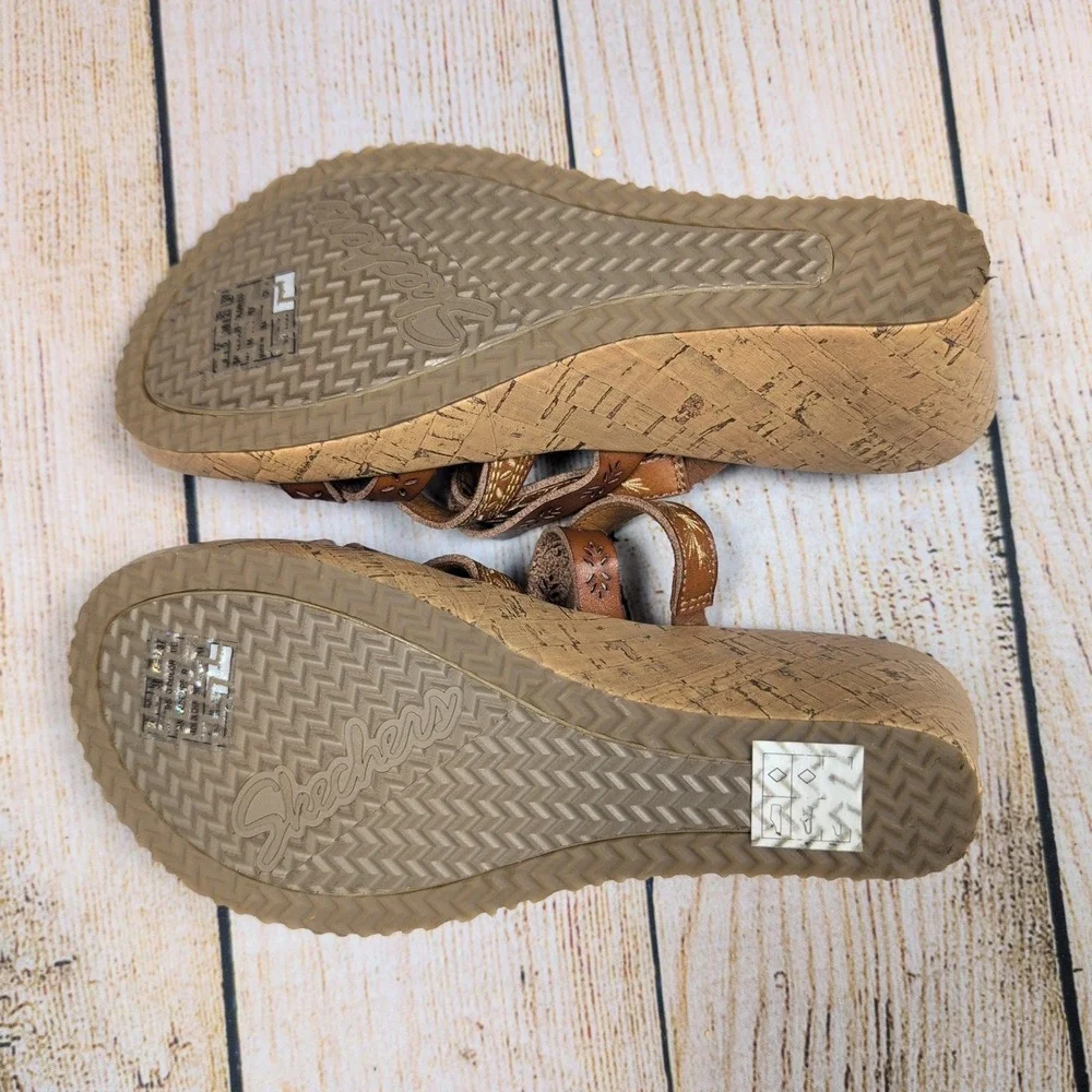 Skechers Cali Wedge Sandals Luxe Foam Strappy Brown Comfort‎ Size 8